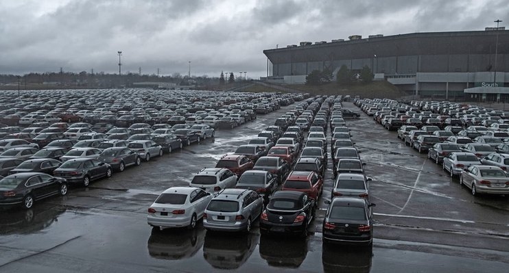 Fitch прогнозирует рекордный спад глобальных продаж автомобилей
