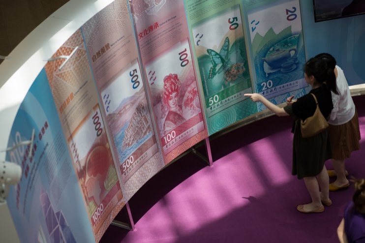 Гонконг потратит миллиарды на дальнейшие валютные интервенции 